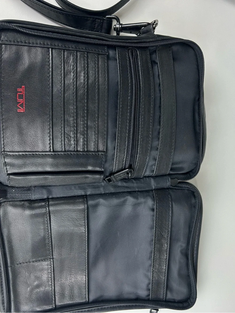 VINTAGE TUMI LEATHER CROSSBODY ORGANIZATION BAG BLACK